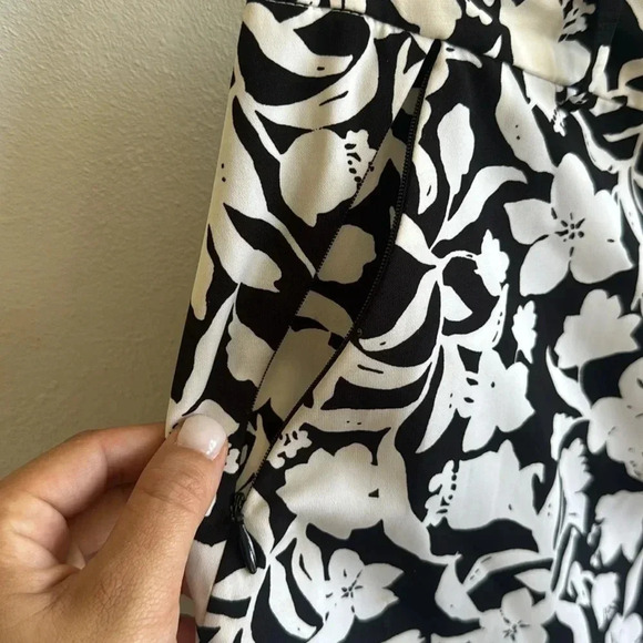 Tehama Black & White Floral Golf Skort - Size 10 - Picture 5 of 13